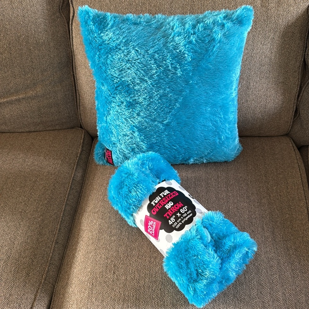NWT Rio Fun fur pillow and matching fur throw